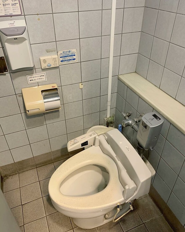 I-have-taken-photos-of-bathrooms-in-over-35-countries