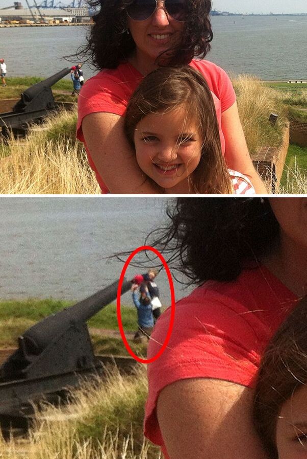 funny-selfie-background-reflection-fails-39-5899d43df3150__605