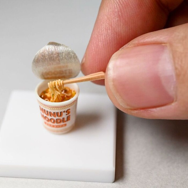 Meet-the-incredible-miniature-works-of-Moto-Tanaka