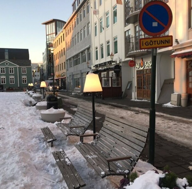 67bc3eddbc081_tourist-interesting-experiences