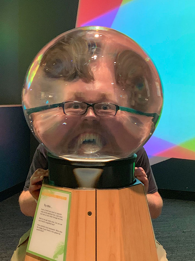 people-having-fun-museums-22-61d6fcc5f21f4__700