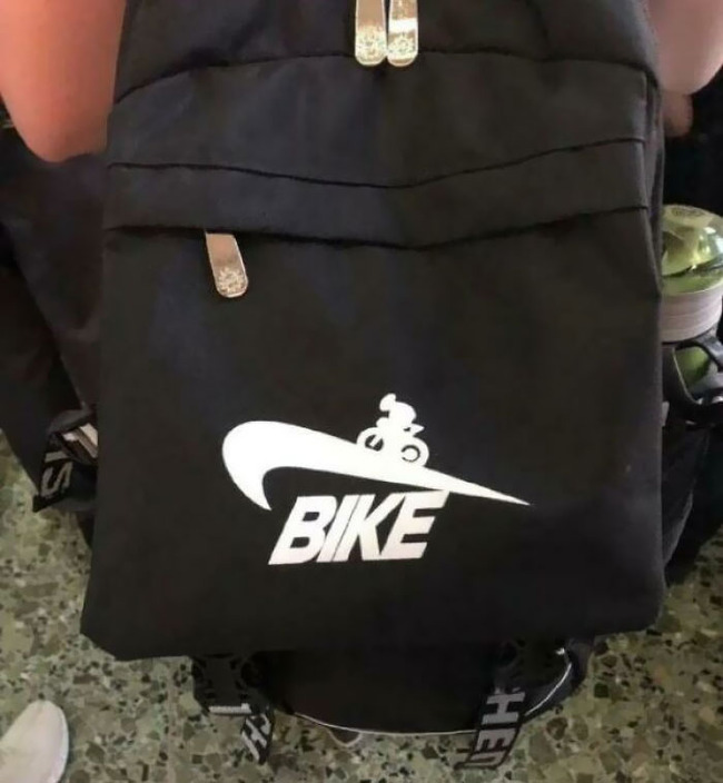 clothing-design-fails-20-66fbdbb64d96d__700