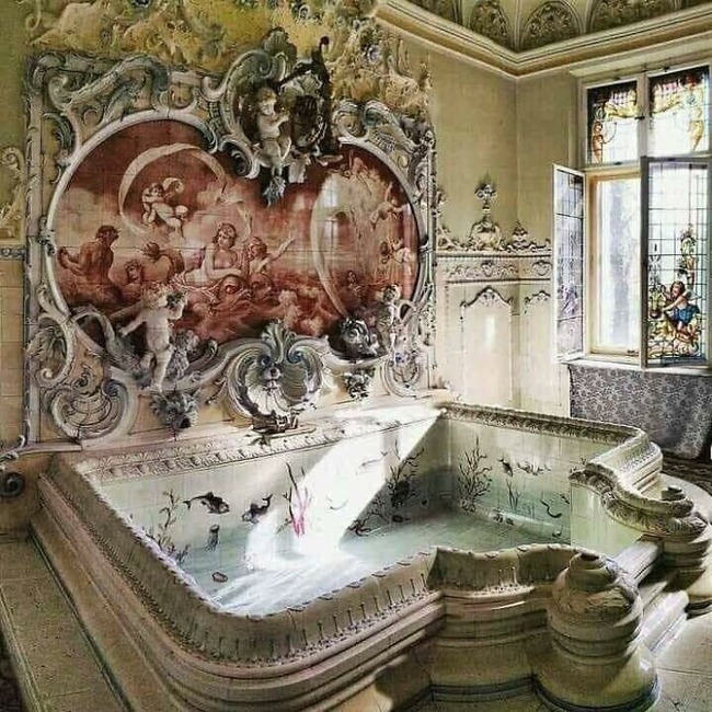 interesting-old-abandoned-houses-pictures-31-64f81e0770018__700