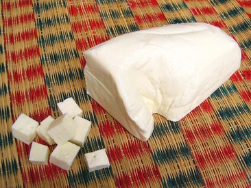 1280px-Panir_Paneer_Indian_cheese_fresh