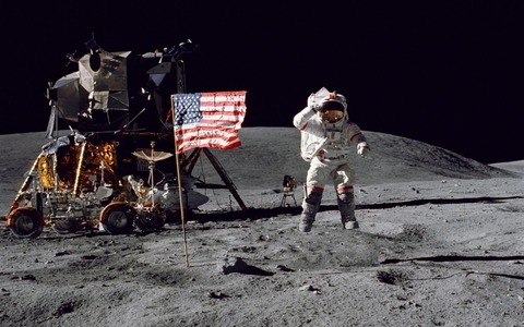 El-astronauta-del-Apolo-16-la-Luna-la-NASA-1050x1680