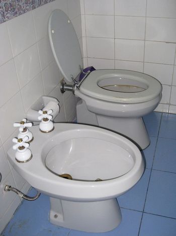 800px-Bidet_side