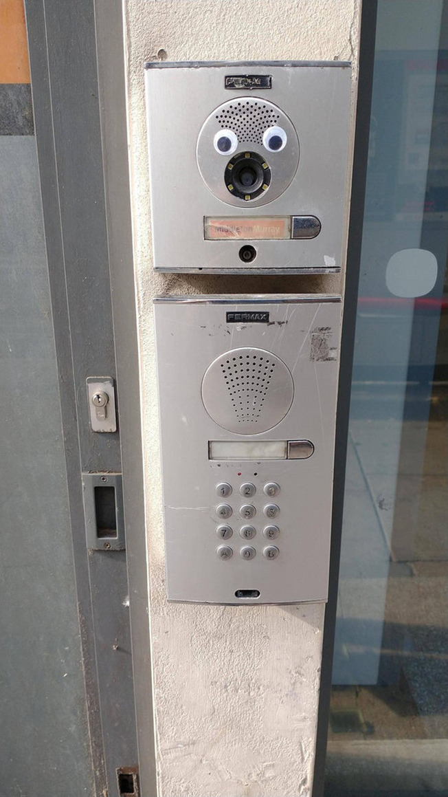 Eyebombing-Googly-Eyes-621dfc51b1d3c-png__700