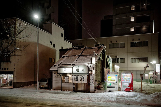 Eiji-Ohashi-Hokkaido-Vending-Machines-at-Night-6