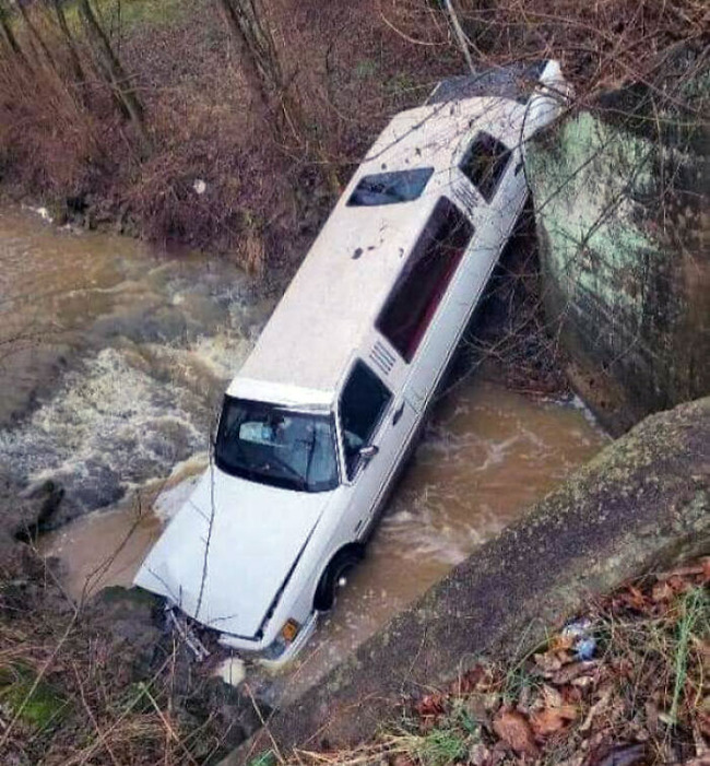 new-year-celebration-fails-46-658c3dc49ccb8__700