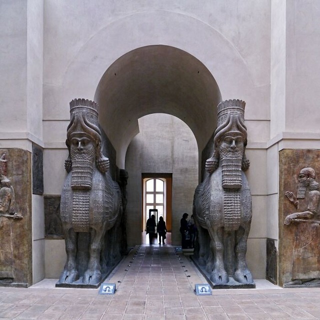 Human-headed_Winged_Bulls_Gate_-_Louvre-6863bd257f7ae__700