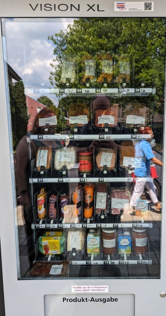 664ef5fd79950_unusual-vending-machines-dispensers