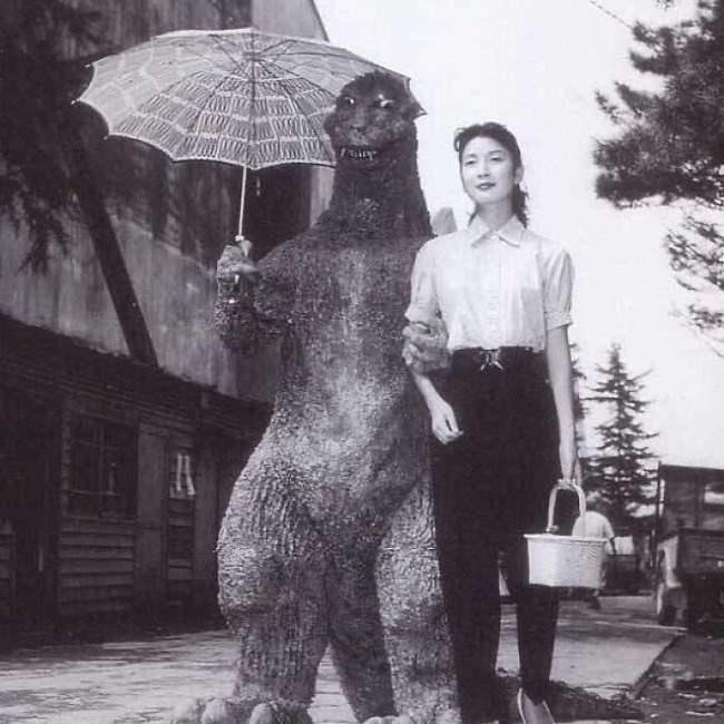 CAapbIxFULm-png__700