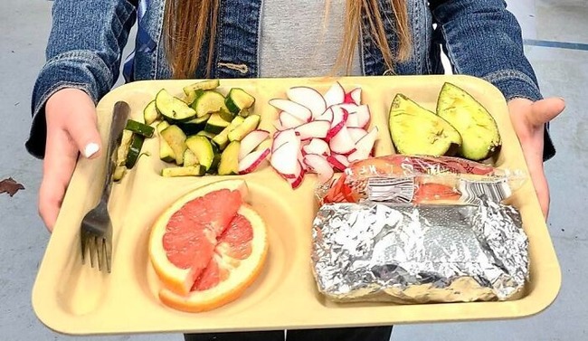 663c8b095bf84_school-lunch-comparisons