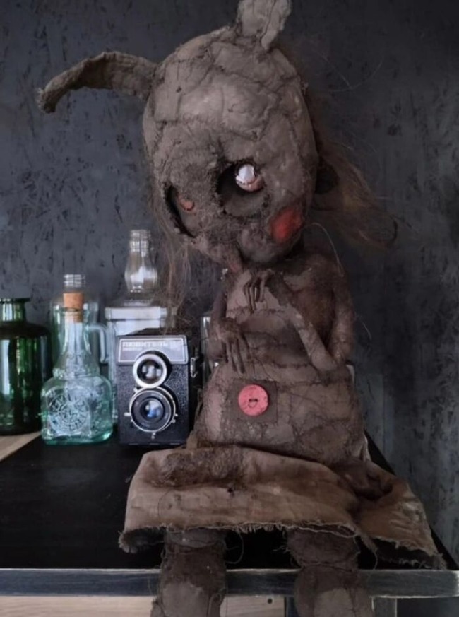 667e80778d7ce_haunted-dolls-pics