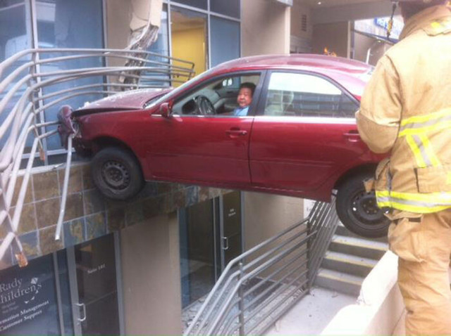car-parking-fails-10-6a50b749e1c