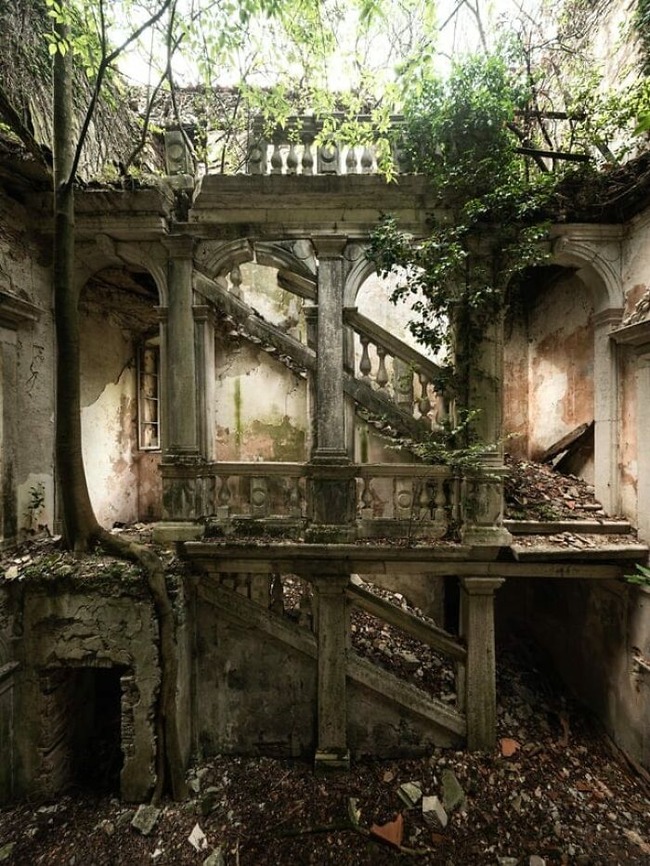 abandoned-beauties-pics-6401b82c5464f__700