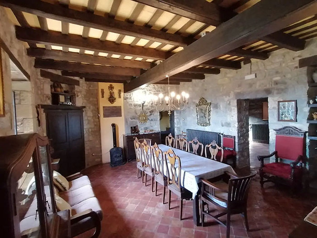 medieval-castle-airbnb-spain-3-5e4a463256d45__700