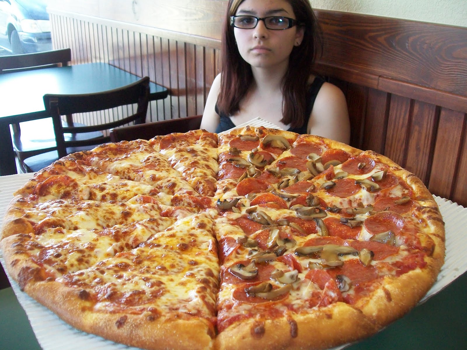 日本の宅配ピザは1枚 30ドル程度 アメリカ人 そんな高級品どこにも無い 海外の反応 海外の万国反応記 海外の反応