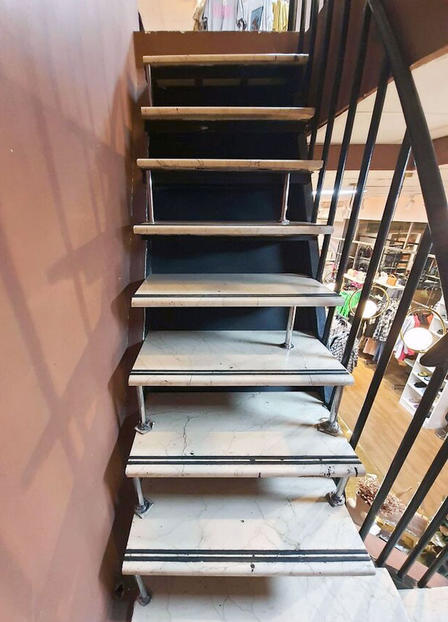 worst-stair-design-fails-15-62baff43654e3__700
