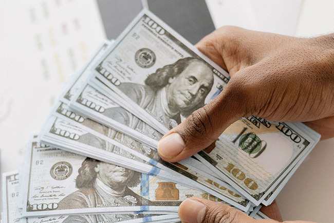 bad-money-habits-judge-others-for9-64c7784ac94f1__700