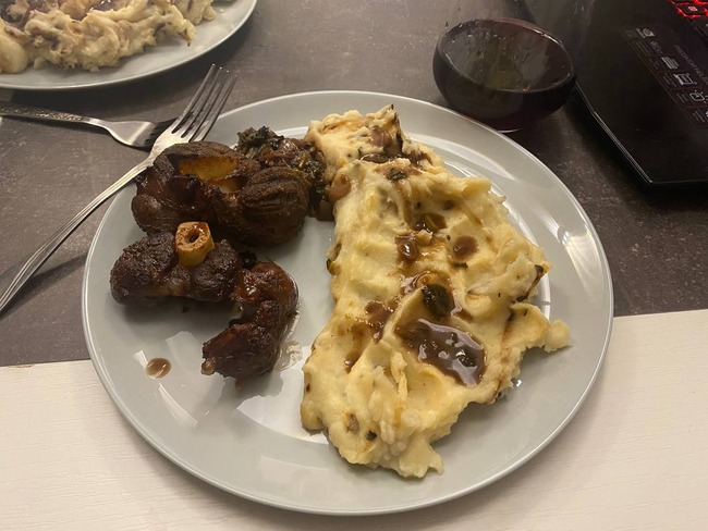 1713033660359803 (1)