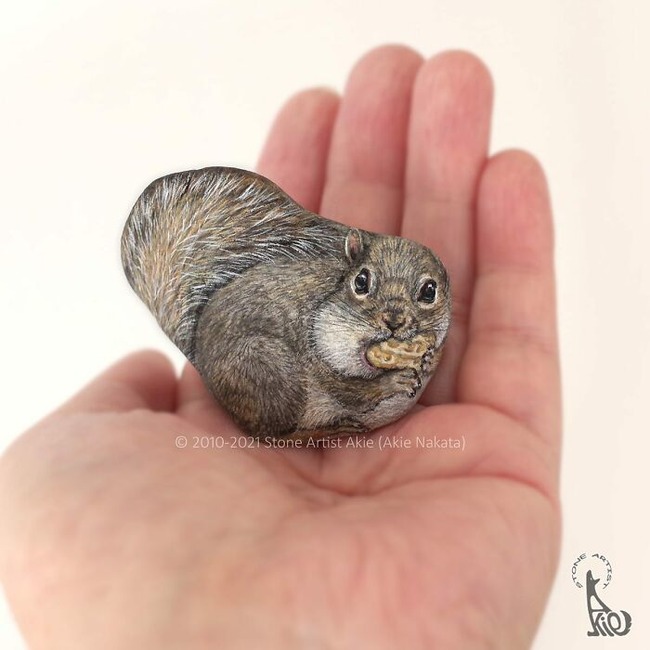 Japanese-artist-turns-rocks-into-cute-little-animals-New-Pics