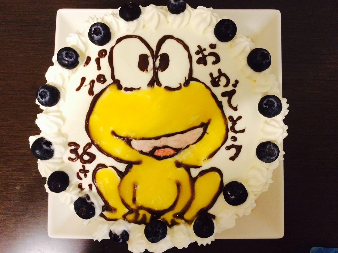 ピョン吉がtシャツからケーキに移った 美味しく頂きました ボクの家族のために ピョン吉がtシャツからケーキに移った 美味しく頂きました ボクの家族のために