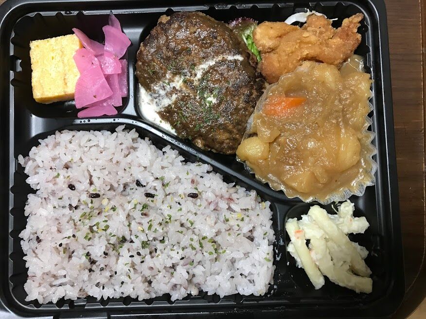 雑穀米のハンバーグと肉じゃが弁当 ラッキーdiary 雑穀米のハンバーグと肉じゃが弁当 ラッキーdiary