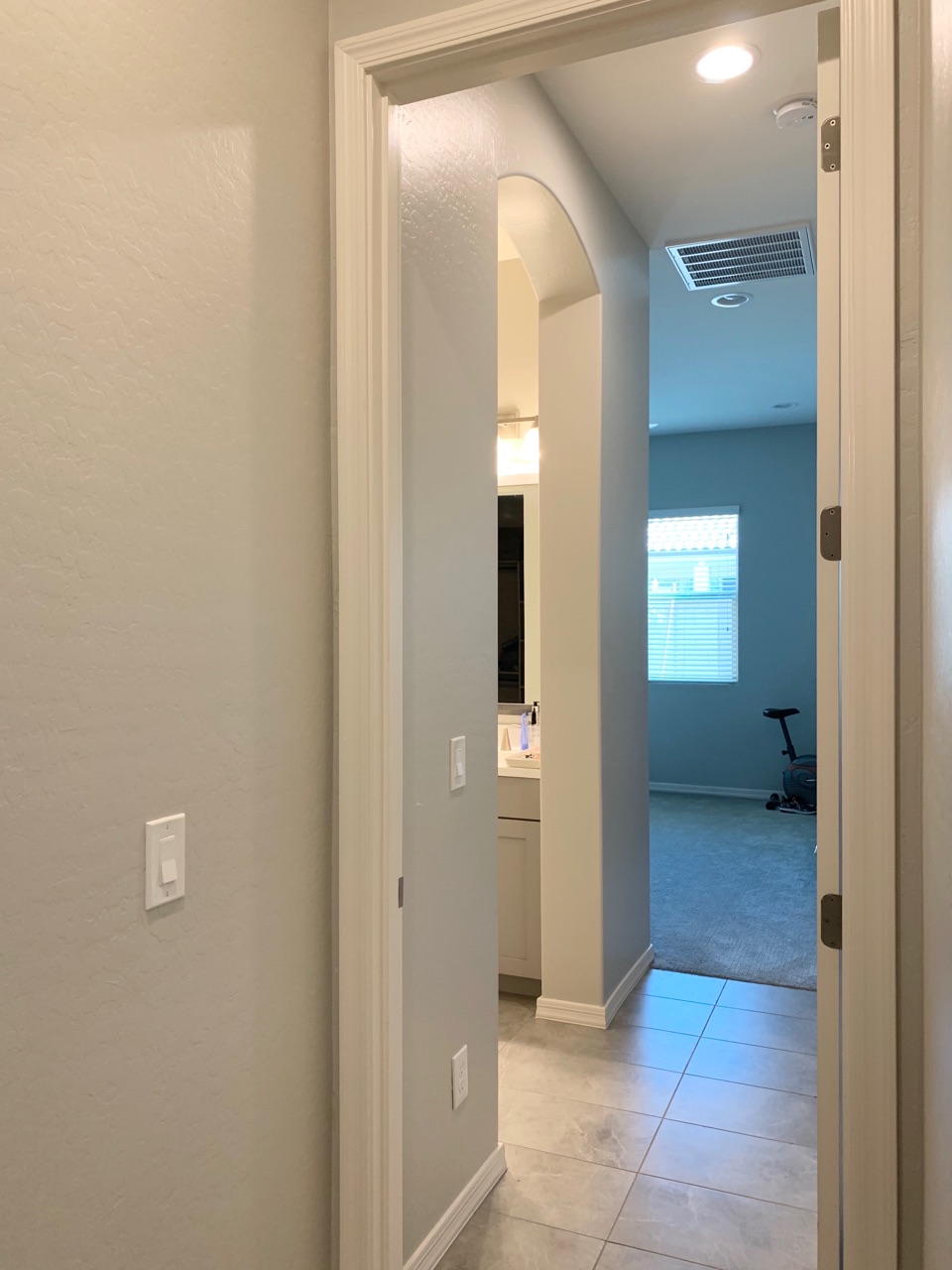 アメリカでは普通 自宅にトイレが４つ アリヤとムサシのおうち In Arizona