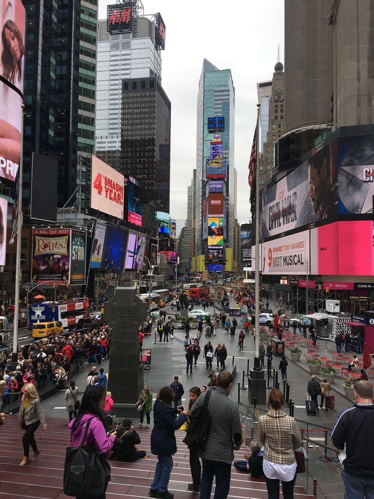 朝のタイムズスクエア Aolani日和