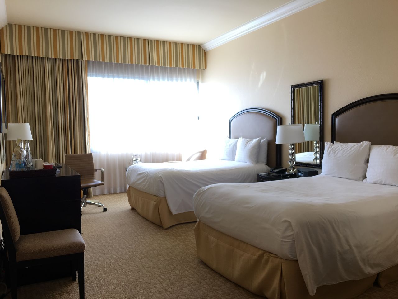 ロデオドライブを散歩して チーズケーキファクトリーへ Aolani日和