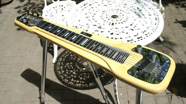 愛用のFender Steel Guitar 2種類をハワイアンやスティール 愛用のFender Steel Guitar 2種類をハワイアンやスティール