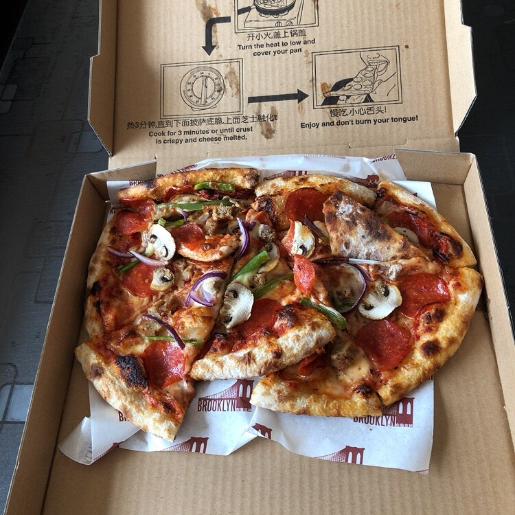 12寸 34cm のpizzaをデリバリー 中国 大連 東急沿線探検ブログ