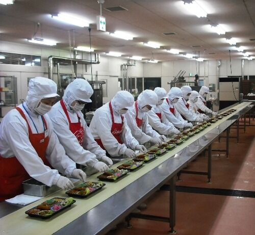 驚愕の実態！コンビニ弁当製造工場での女性労働者の苦悩