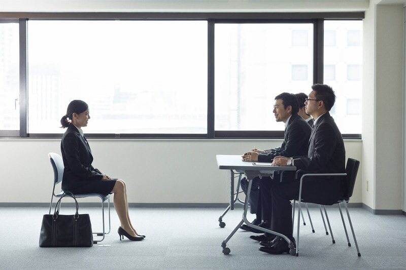 面接会場での30分以上の放置…女性が鍵を開けて無事脱出！ニュースをブログで解説