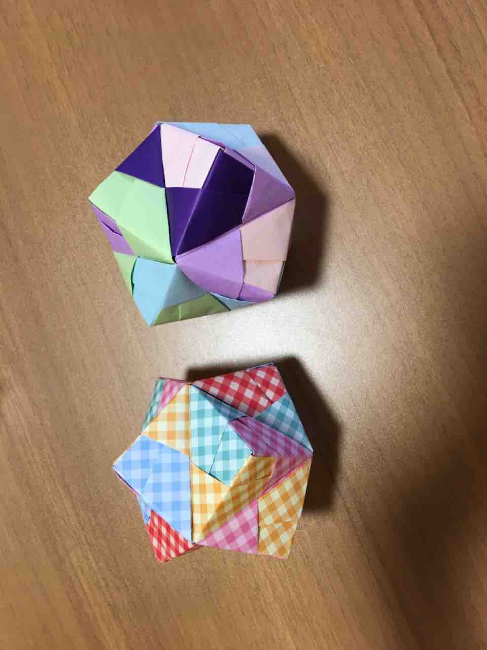 折り紙でくす玉作り 岐阜市のデイサービス あるてあ です