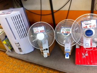 壁掛け扇に窓用エアコン