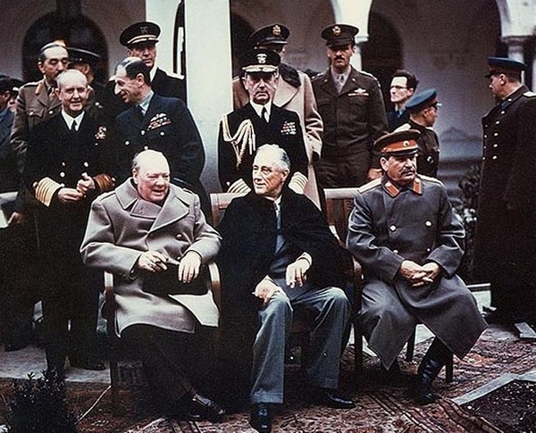 800px-Yalta_summit_1945_with_Churchill_Roosevelt_Stalin