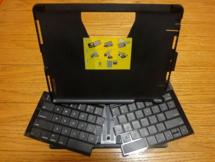 iPad2 のカバーかと思ったら、本体を引き上げると専用キーボードが出現する 「ロジクール トランスフォーム キーボード」 購入レビュー