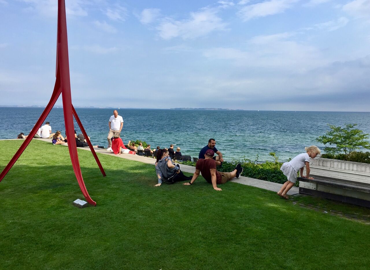 コペンハーゲン ルイジアナ美術館 Louisiana Museum Of Modern Art 海峡ごしにスウェーデンを望む 緑の庭 東京 ときどきヨーロッパ 甘い時間を求めて コペンハーゲン ルイジアナ美術館 Louisiana Museum Of Modern Art 海峡ごしにスウェーデンを望む 緑の庭 東京 ときどきヨーロッパ 甘い時間を求めて