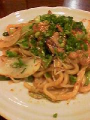 新メニュー紹介 「ホルモン焼きうどん」