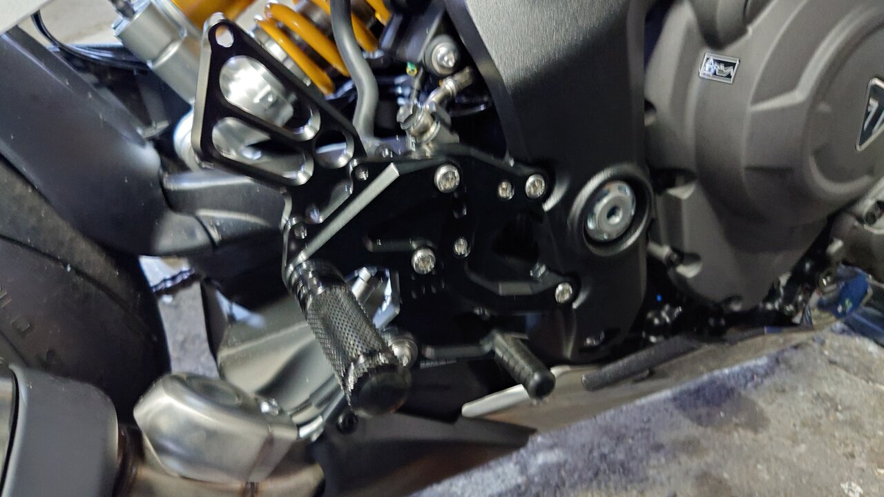 スピードトリプル1200RRのカスタム記録1 : なんかバイクとかのブログ