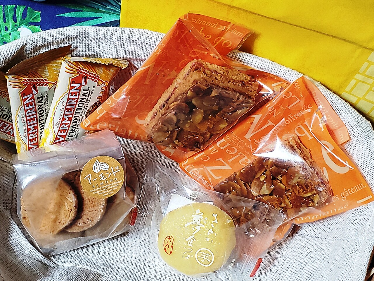 おやつと唐揚げ フロランタンと思ったら見た目よく似た別のお菓子だった 雑文 アマーミャ氏のちょっとそこまで 福島県内ちょこっと歩き おやつと唐揚げ フロランタンと思ったら見た目よく似た別のお菓子だった 雑文 アマーミャ氏のちょっとそこまで 福島県内ちょこっと歩き
