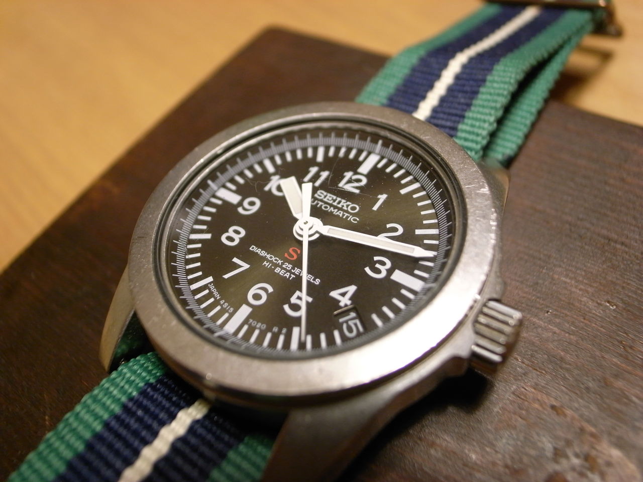 赤サス : 雨の日にはクルマをみがいて