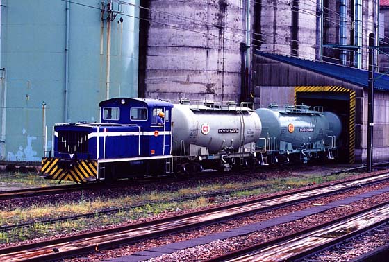 太平洋セメント五日町セメントターミナル専用線@日立25t（サイロにて