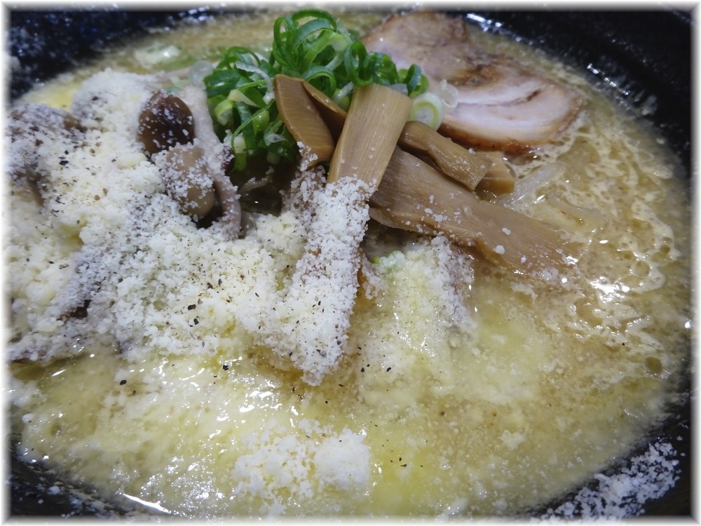 北の大地三田店 チーズときのこの味噌ラーメンの具