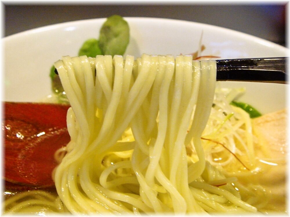 ビーハイブ 塩ラーメンの麺