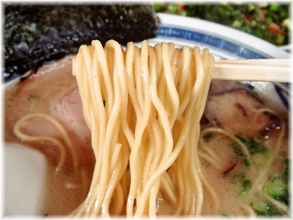 博多ラーメンうりんぼ ラーメンの麺