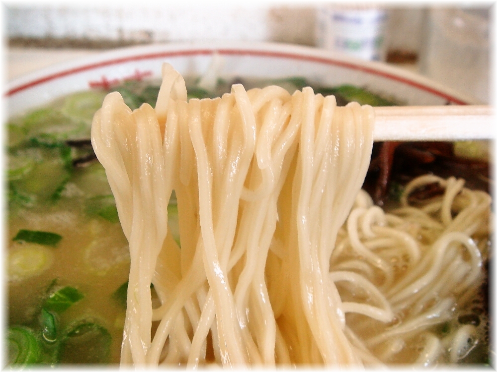 住吉亭 ラーメンの麺