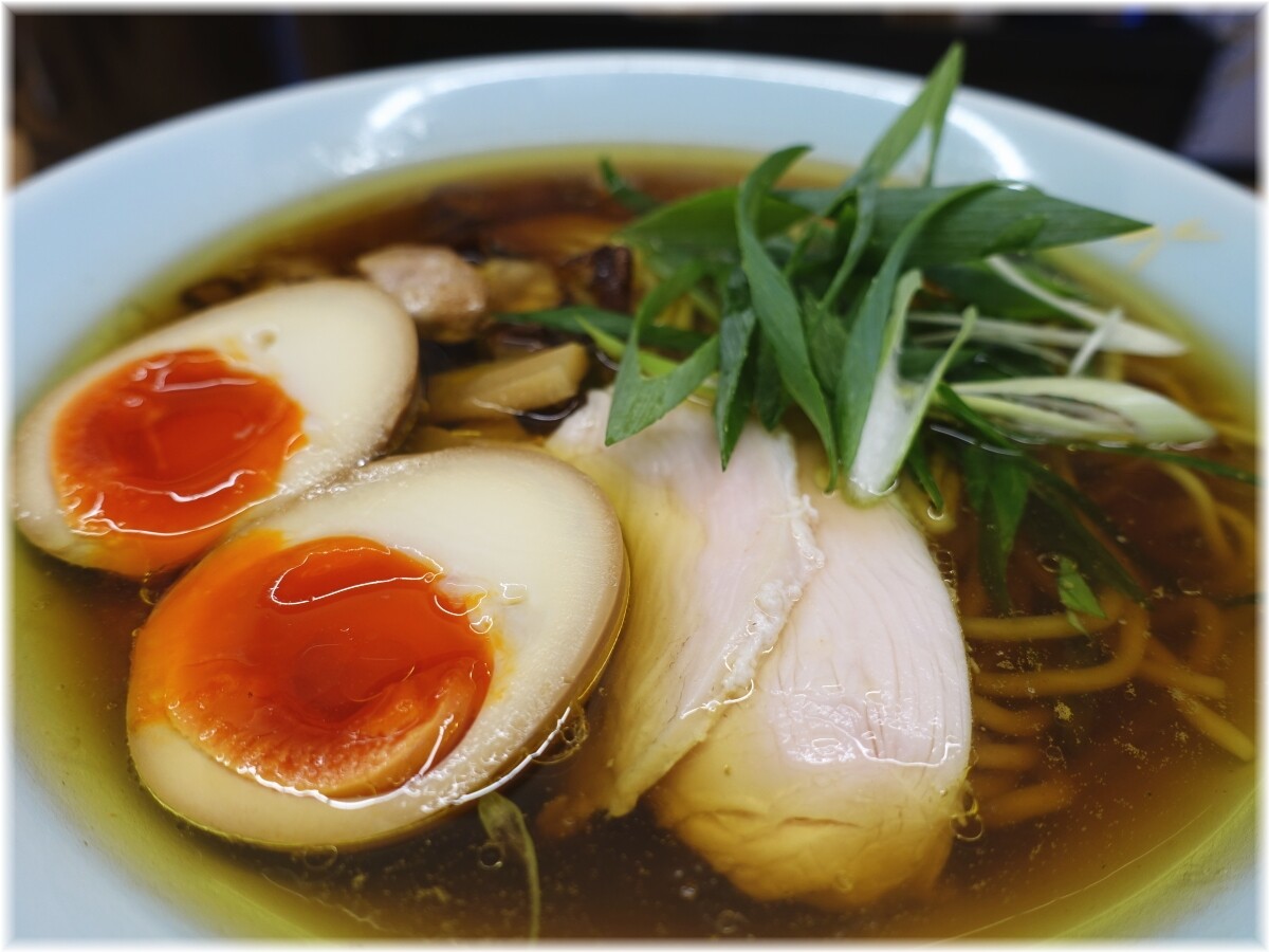 笠岡らーめんTAKETONBO 醤油味玉入り(並)の具